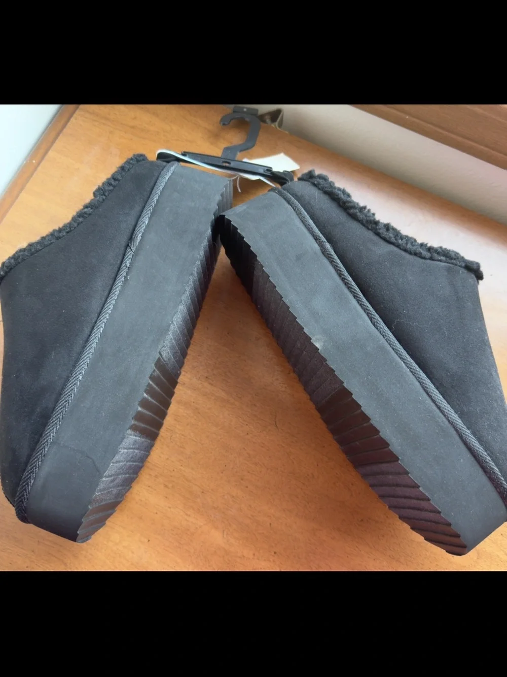 Old Navy Cozy Lined Platform Slippers Black Faux Suede NWT Women’s Size 9